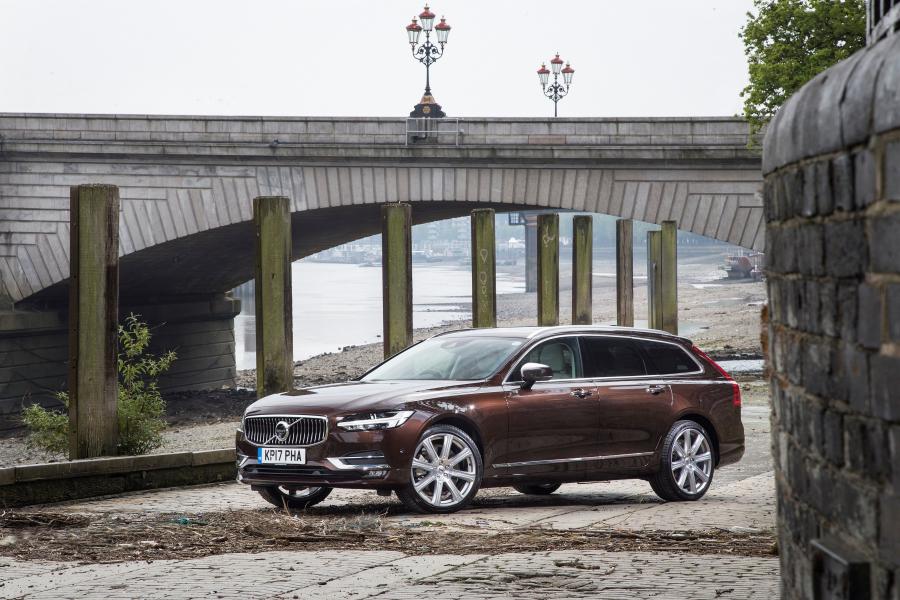  Volvo V90 D5 Inscription 2016 года  (UK) (фото 12 из 16)